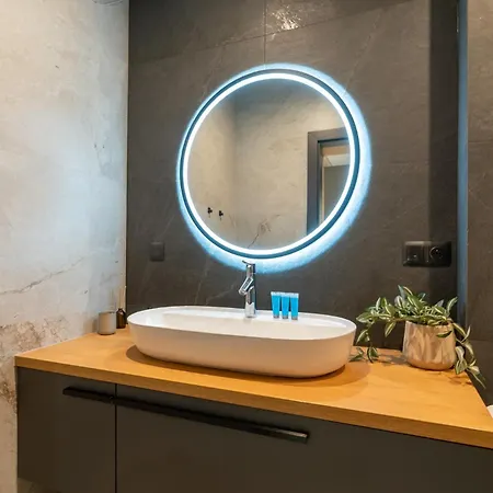 Apartment Modern By Bookinghost *