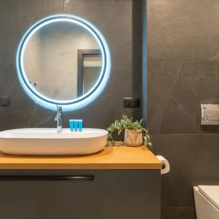 Modern By Bookinghost Apartment *