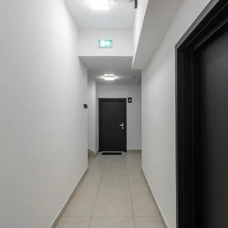 Modern By Bookinghost Apartment *