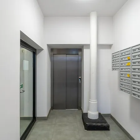 Modern By Bookinghost Apartment